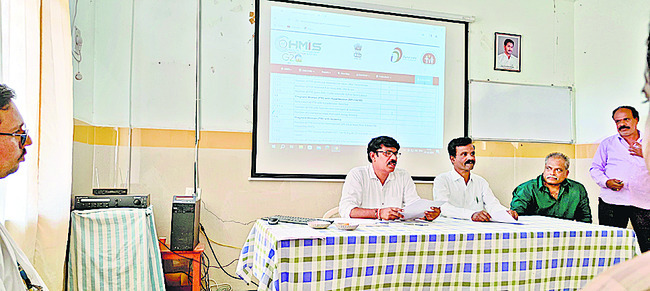మాట్లాడుతున్న డీసీహెచ్ఎస్ రాజశేఖర్రెడ్డి3