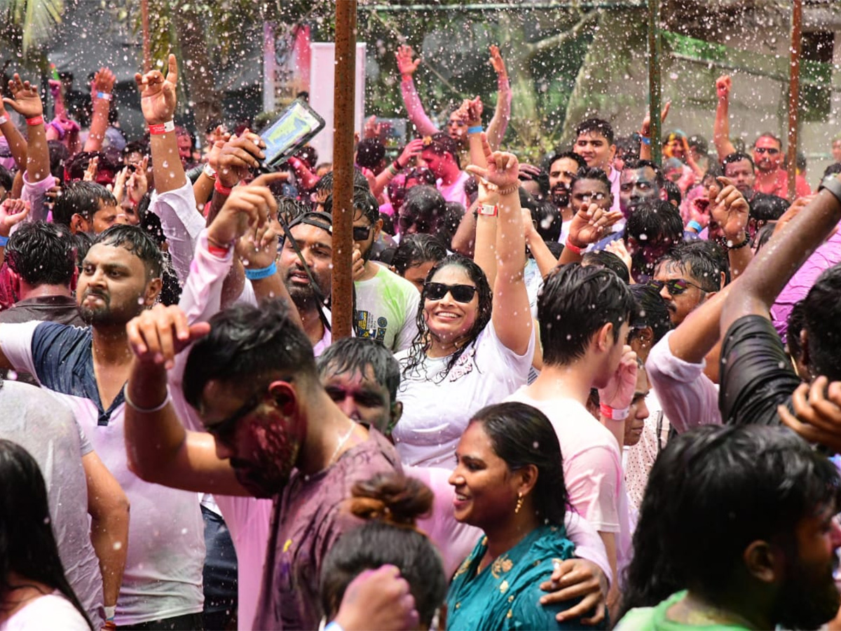 Holi Celebrations at Vizag RK Beach - Sakshi18