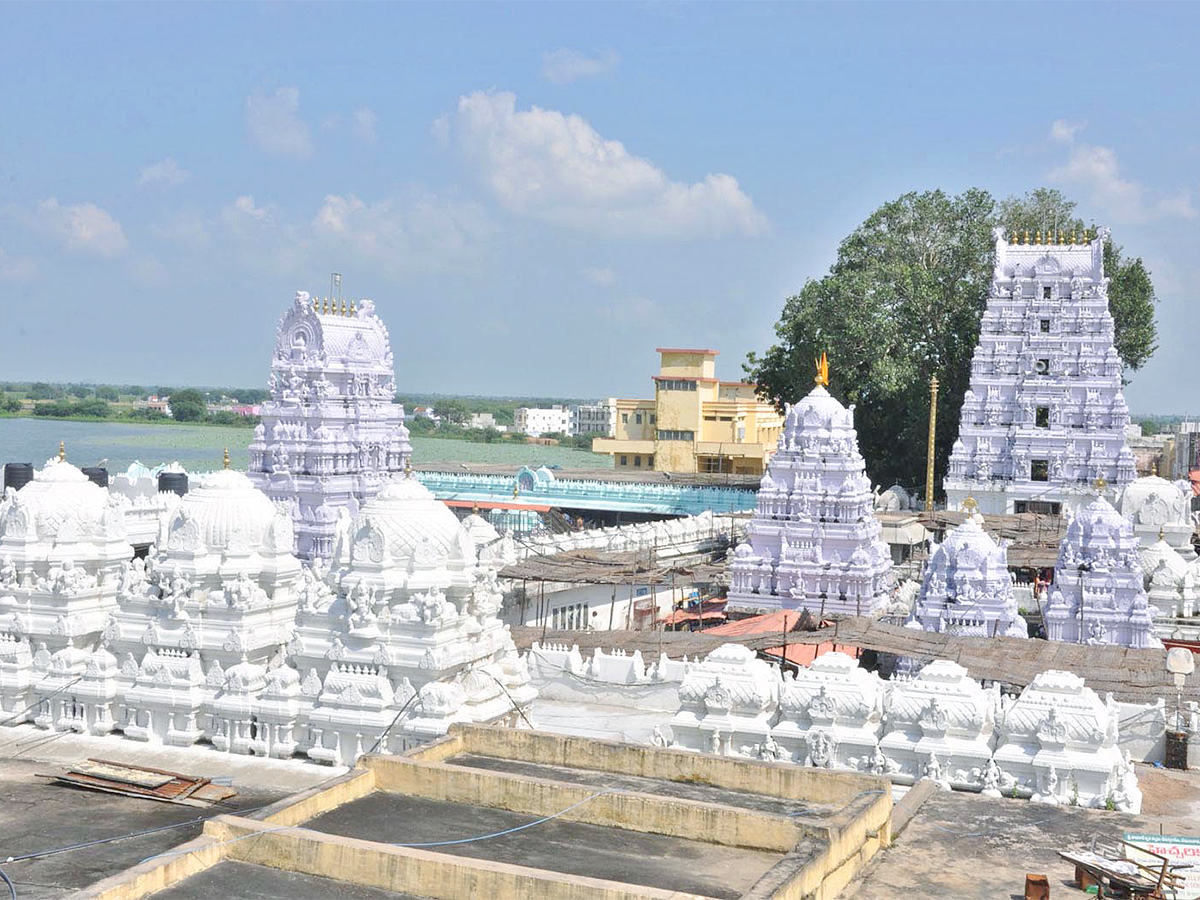 Have you visited these famous temples in Telangana - Sakshi16