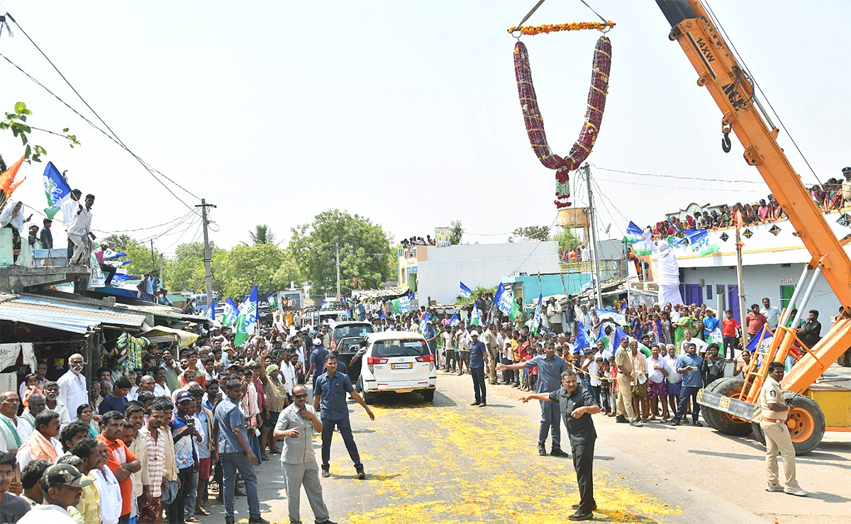 AP CM YS Jagan Memantha Siddham Day4 Photos - Sakshi11