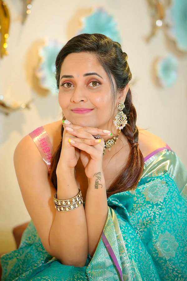 Anasuya Bharadwaj Stunning Saree Looks Photos - Sakshi11