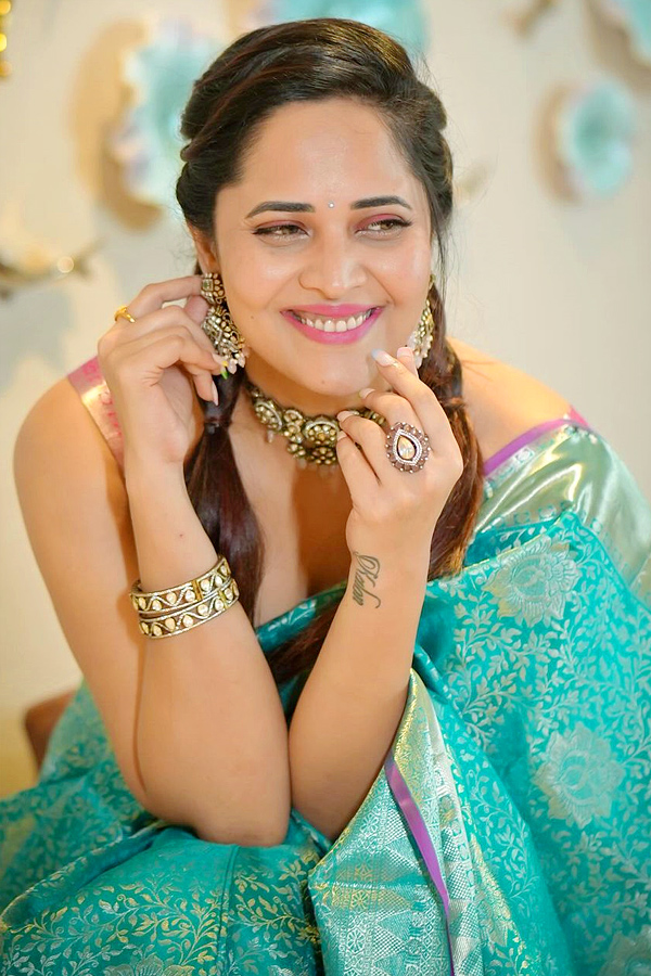 Anasuya Bharadwaj Stunning Saree Looks Photos - Sakshi8
