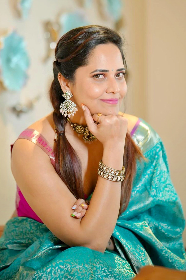 Anasuya Bharadwaj Stunning Saree Looks Photos - Sakshi10