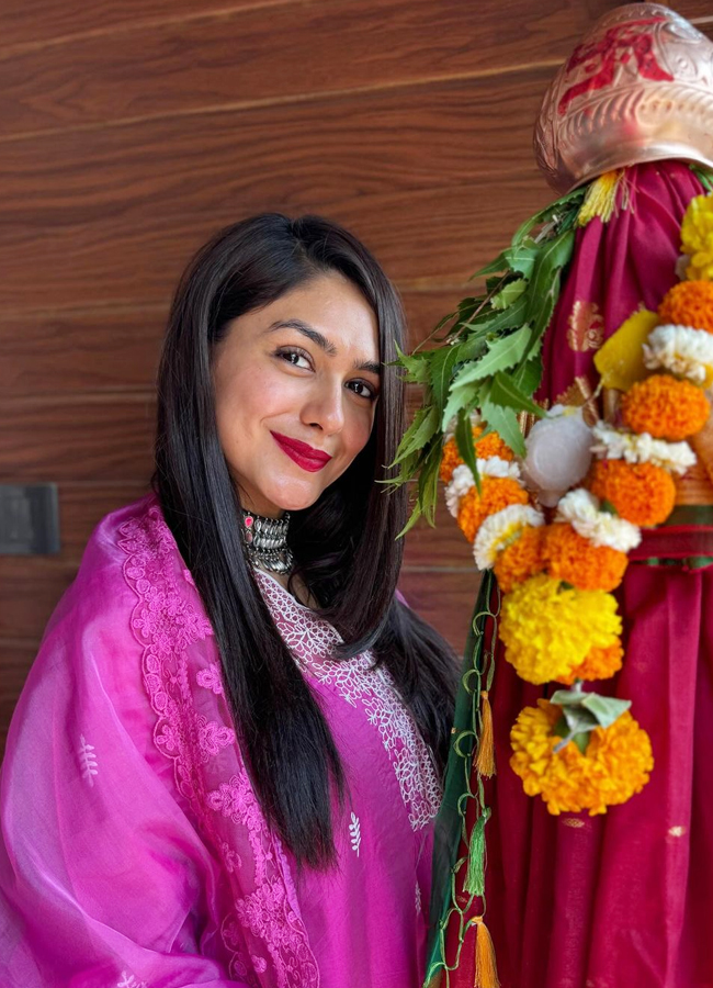 Gudi Padwa 2024: Celebrities Celabrating Gudi Padwa - Sakshi2