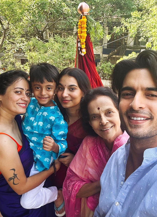 Gudi Padwa 2024: Celebrities Celabrating Gudi Padwa - Sakshi11
