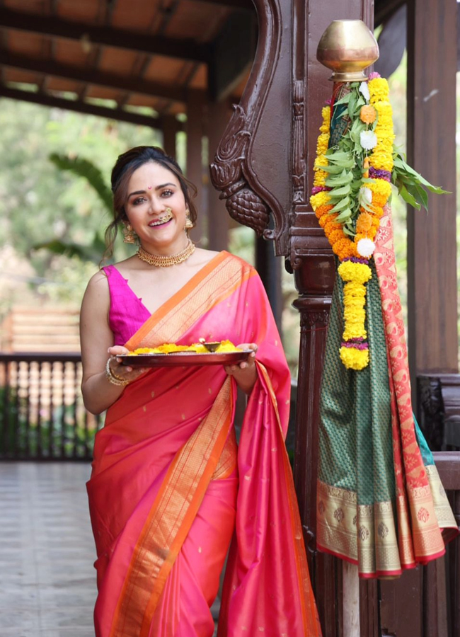 Gudi Padwa 2024: Celebrities Celabrating Gudi Padwa - Sakshi12