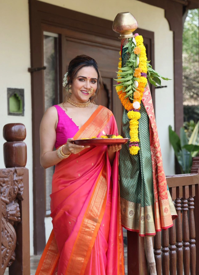 Gudi Padwa 2024: Celebrities Celabrating Gudi Padwa - Sakshi13