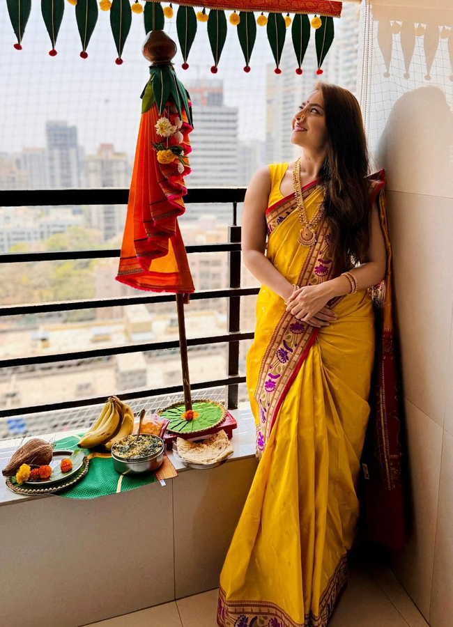 Gudi Padwa 2024: Celebrities Celabrating Gudi Padwa - Sakshi17