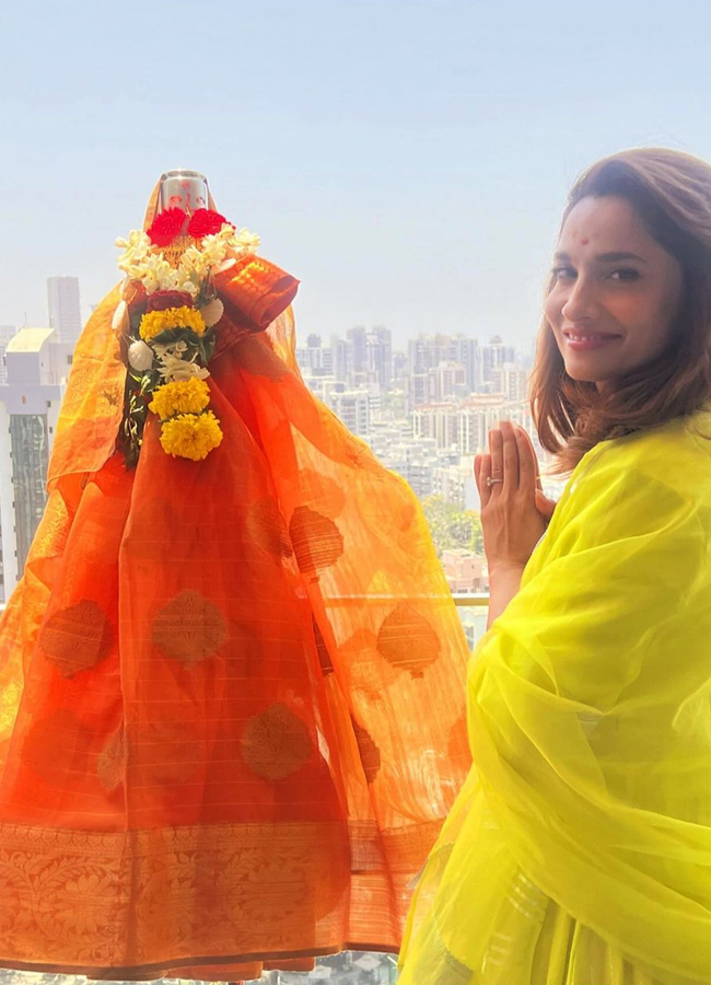 Gudi Padwa 2024: Celebrities Celabrating Gudi Padwa - Sakshi7