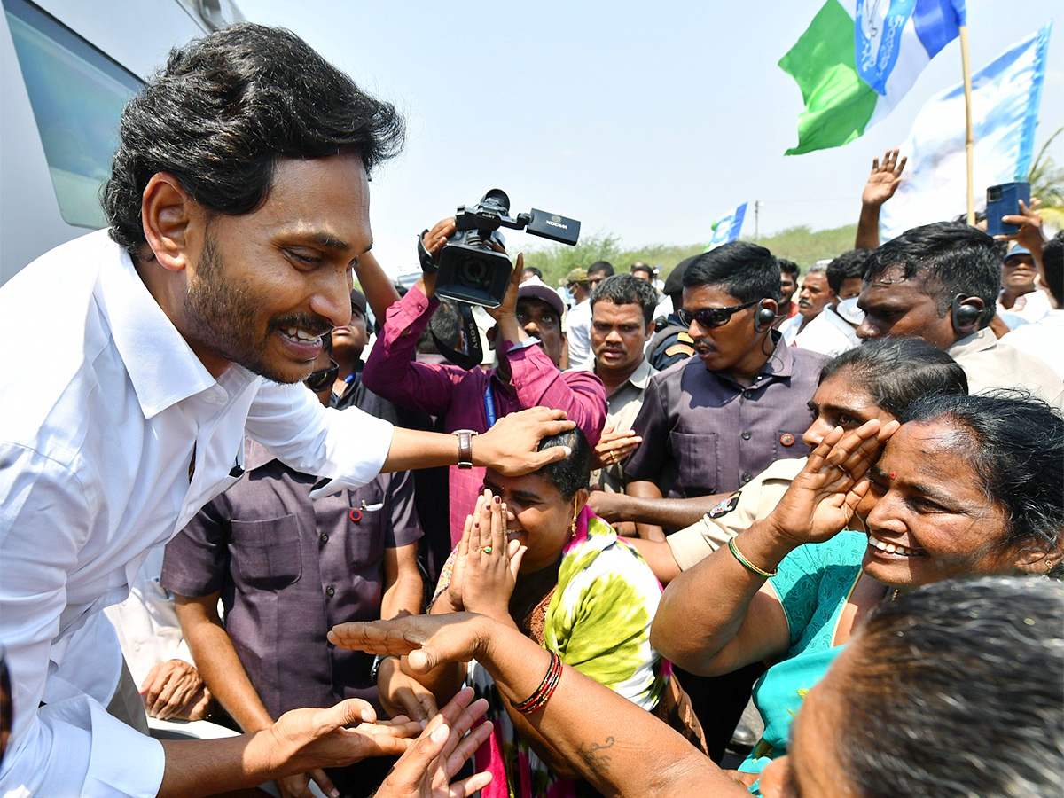 CM YS Jagan Memantha Siddham Bus Yatra Photos - Sakshi9