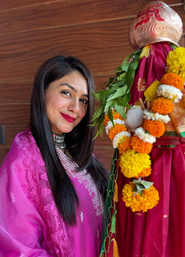 Sitaram Beauty Gudi Padwa Celebrations With Family - Sakshi2