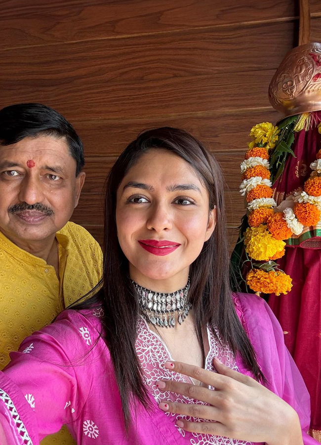 Sitaram Beauty Gudi Padwa Celebrations With Family - Sakshi3