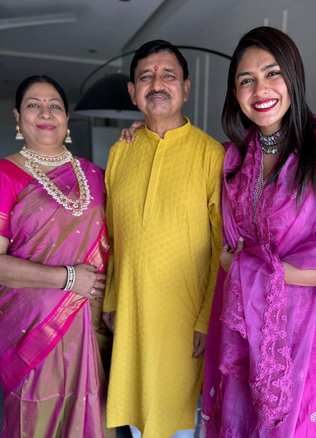 Sitaram Beauty Gudi Padwa Celebrations With Family - Sakshi10