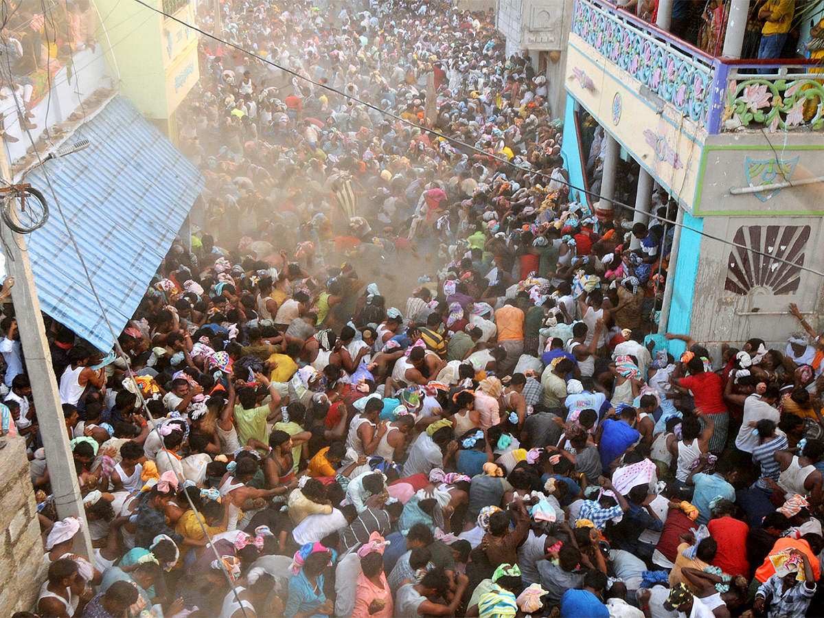 Pidakala Samaram Festival In Kairuppala Photo Gallery - Sakshi5