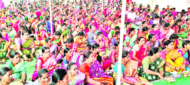 కుంకుమార్చనలో పాల్గొన్న మహిళలు3