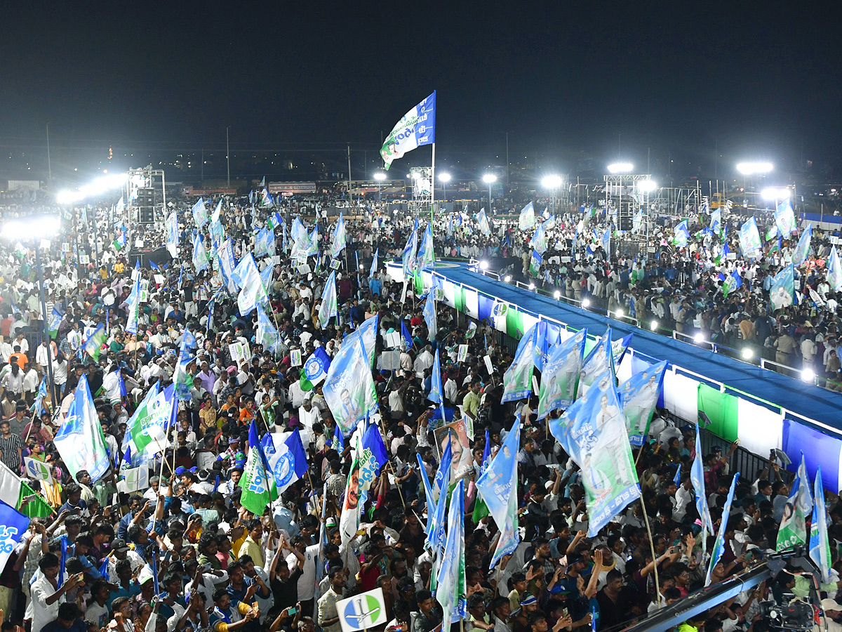 AP CM YS Jagan Memantha Siddham Public Meeting at Guntur Photos - Sakshi14