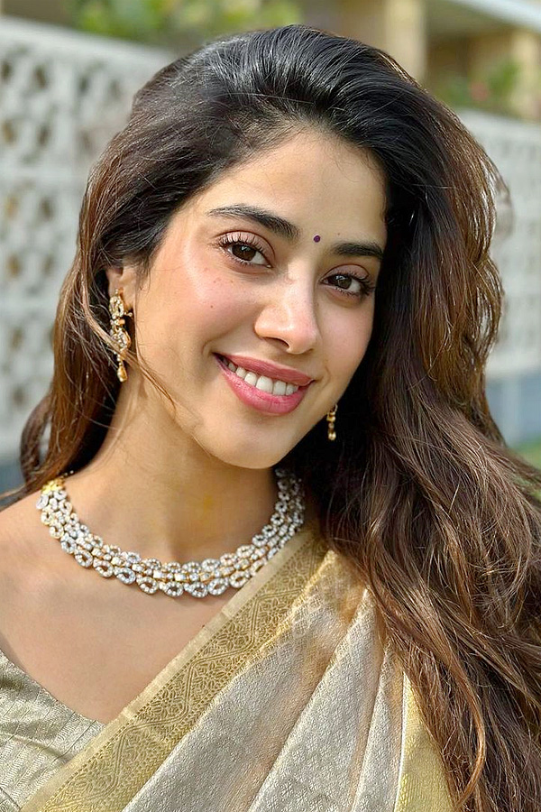 Janhvi Kapoor wishes to get married in Tirupati temple with her partner Photos - Sakshi19