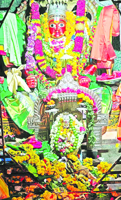 విశేష అలంకరణలో కొటిపి గ్రామ దేవత చౌడేశ్వరీదేవి1