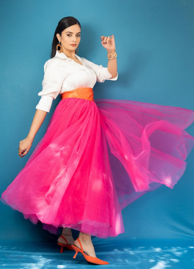 Anchor Sreemukhi Beautiful Photos - Sakshi2