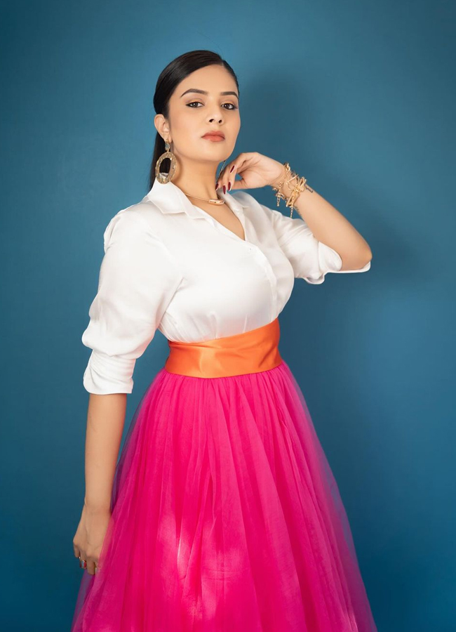 Anchor Sreemukhi Beautiful Photos - Sakshi3