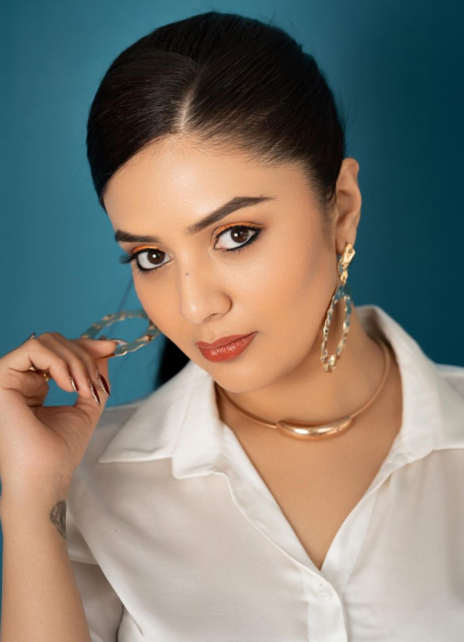Anchor Sreemukhi Beautiful Photos - Sakshi7