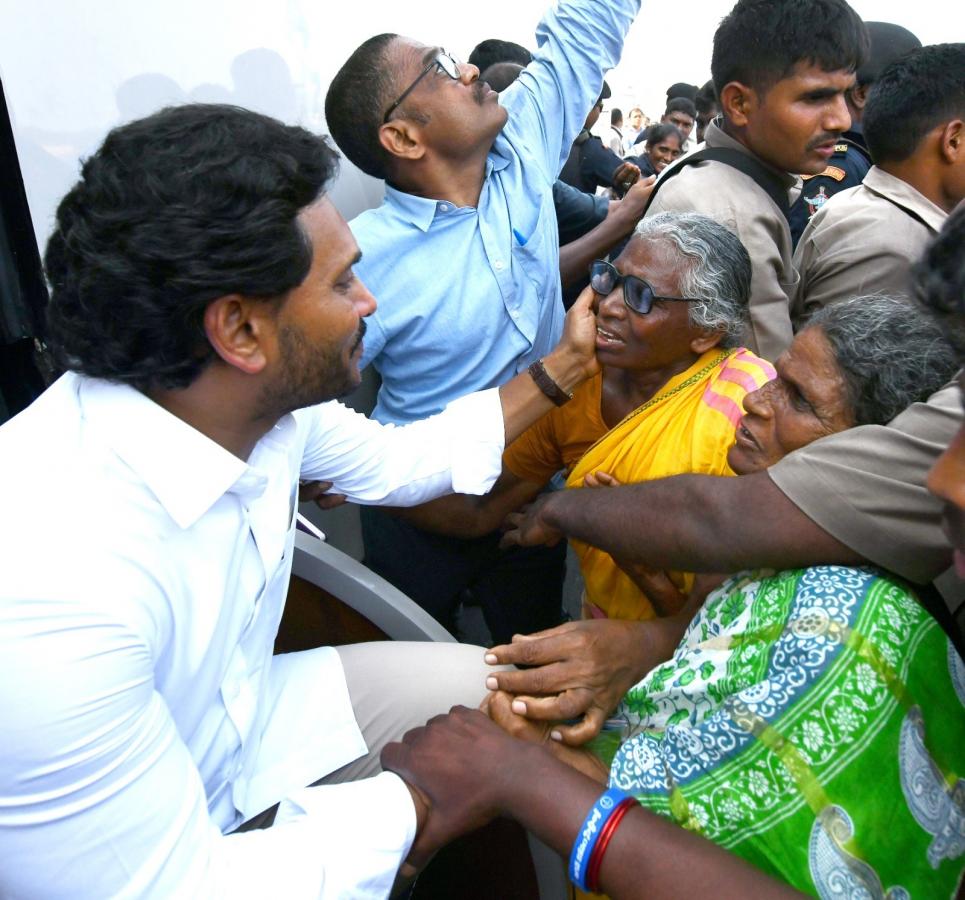 YS Jagan Mohan Reddy Memantha Siddham Bus Yatra Photo Gallery - Sakshi11