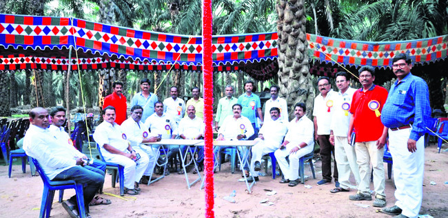 సమావేశంలో పాల్గొన్న విద్యుత్ ఉద్యోగుల సంఘం నాయకులు2