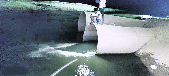 అప్రోచ్‌ కెనాల్‌కు వస్తున్న నీరు2