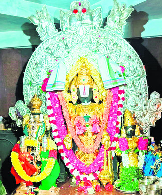 ప్రత్యేక అలంకరణలో వాడపల్లి వేంకటేశ్వరస్వామి  
1