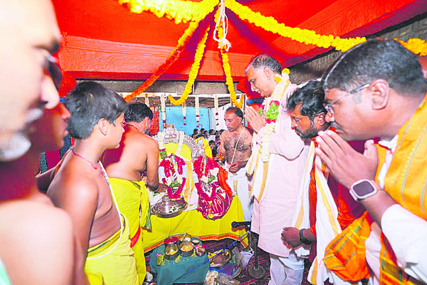 సిద్దిపేట: రామాలయంలో నిర్వహించిన సీతారాముల కల్యాణంలో హరీశ్రావు 1