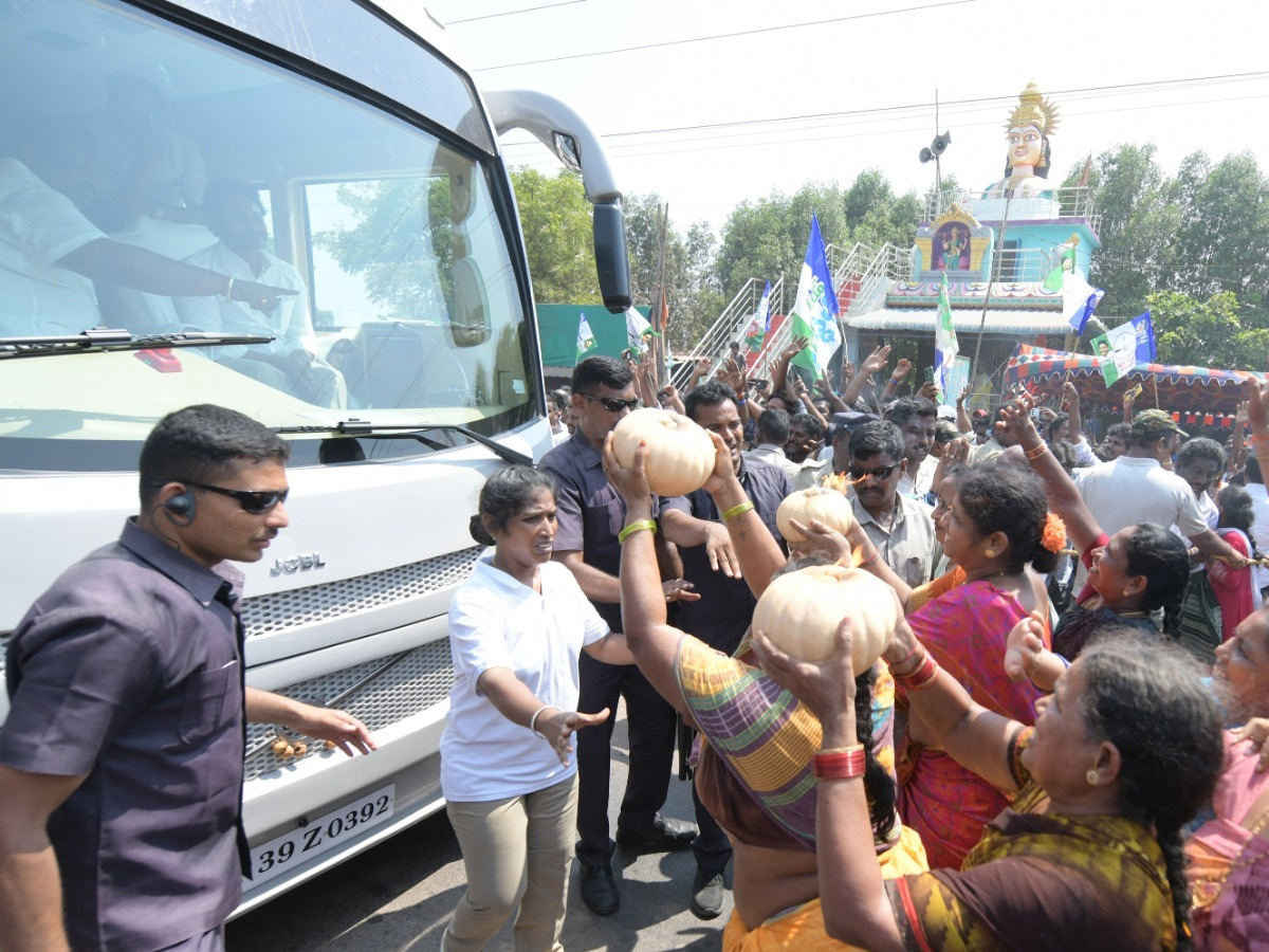 CM Jagan Memantha Siddham Bus Yatra Photos - Sakshi11