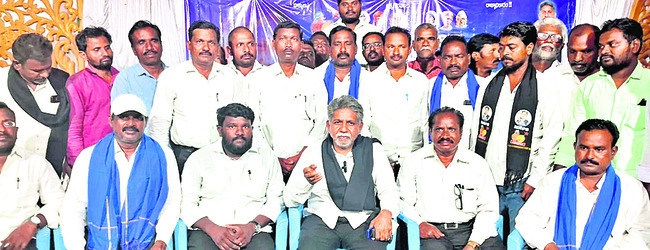 మాట్లాడుతున్న మందకృష్ణ మాదిగ1