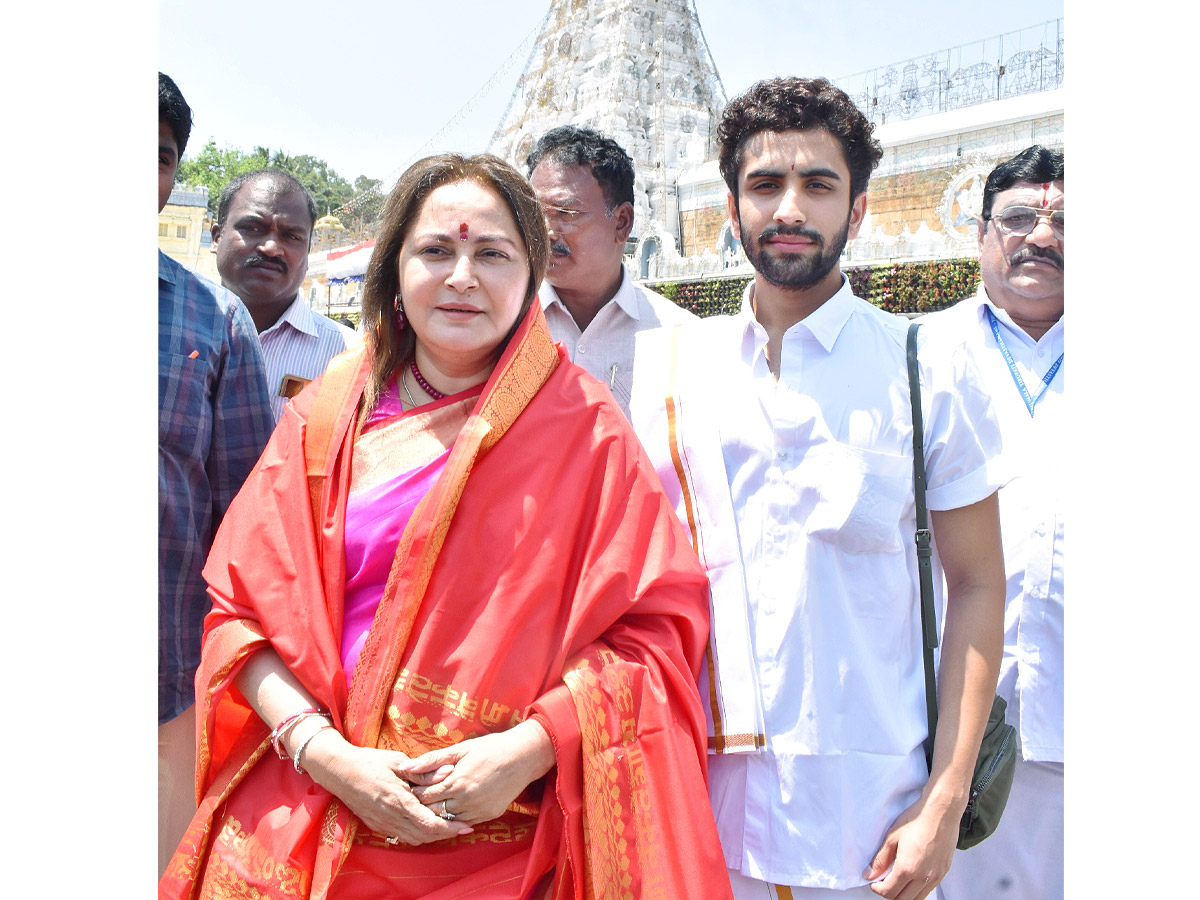 Actress Jaya Prada Visits Tirumala Srivari Temple Photos - Sakshi2