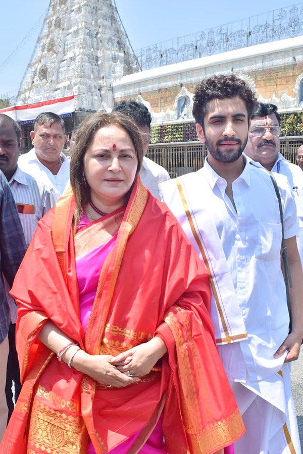 Actress Jaya Prada Visits Tirumala Srivari Temple Photos - Sakshi7