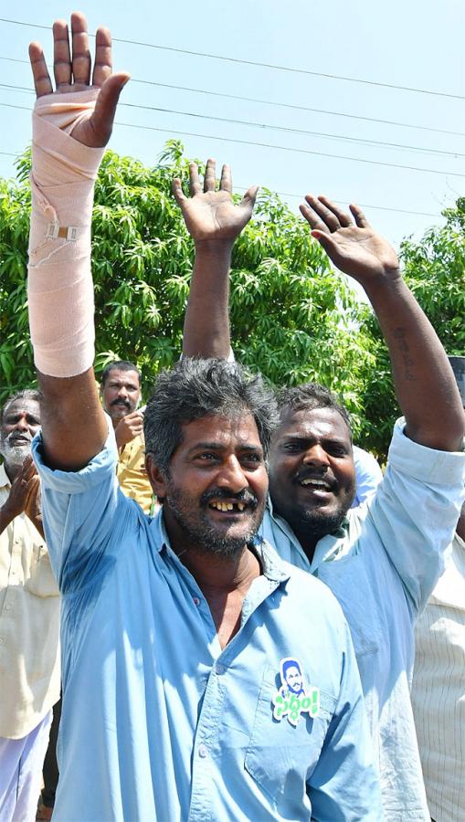 Chittoor: CM Jagan Memantha Siddham Bus Yatra Day 7 Photos - Sakshi13