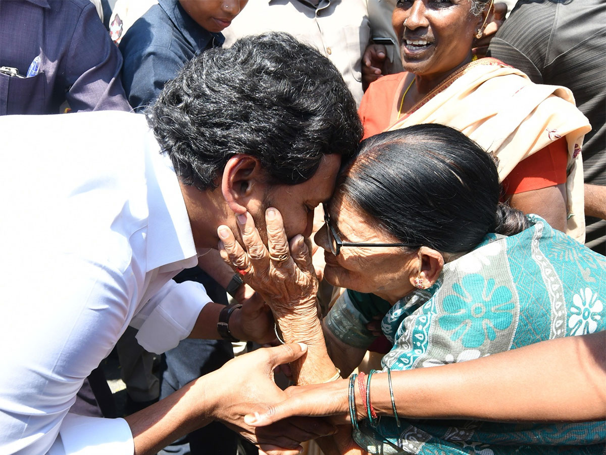 Chittoor: CM Jagan Memantha Siddham Bus Yatra Day 7 Photos - Sakshi14