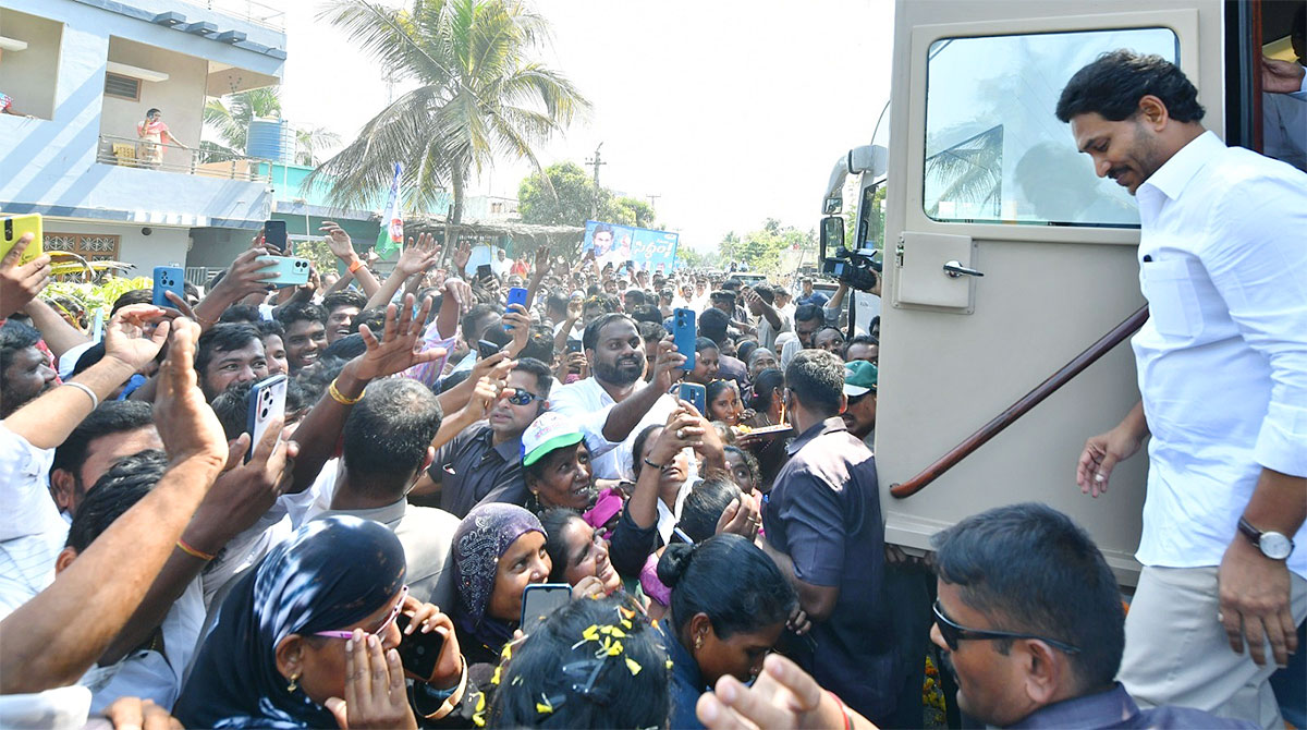Chittoor: CM Jagan Memantha Siddham Bus Yatra Day 7 Photos - Sakshi2
