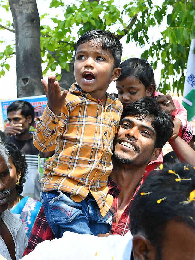 Chittoor: CM Jagan Memantha Siddham Bus Yatra Day 7 Photos - Sakshi20