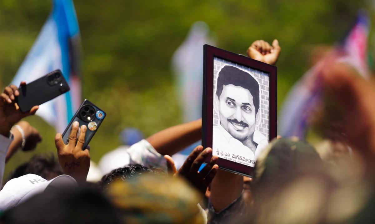Driver Chinna Reddy చిన్న సింగమలలో డ్రైవర్లతో సీఎం జగన్ ముఖాముఖి(ఫొటోలు) | CM Jagan ...