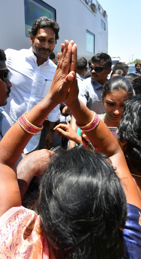 Memantha Siddham cm jagan Bus Yatra Day 8 Photos - Sakshi17