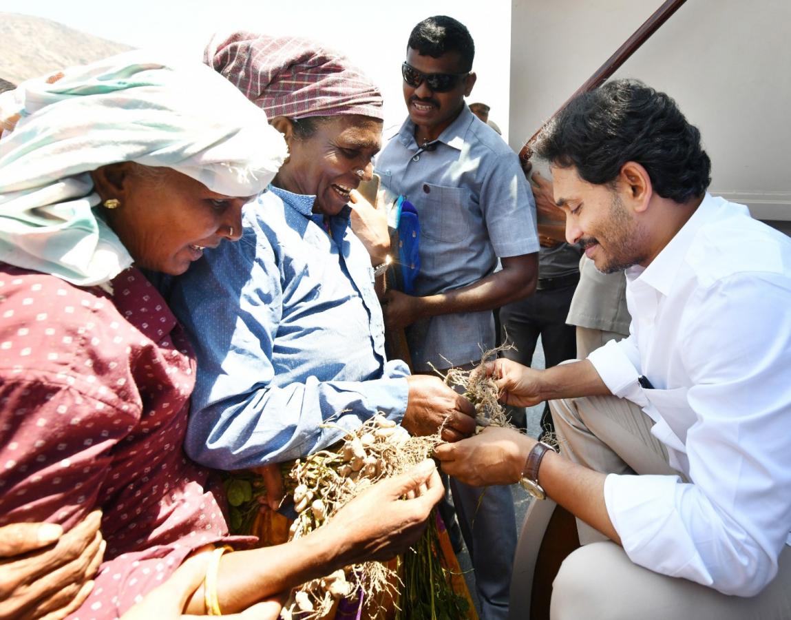 Memantha Siddham cm jagan Bus Yatra Day 8 Photos - Sakshi1