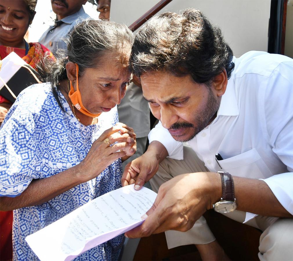 Memantha Siddham cm jagan Bus Yatra Day 8 Photos - Sakshi7
