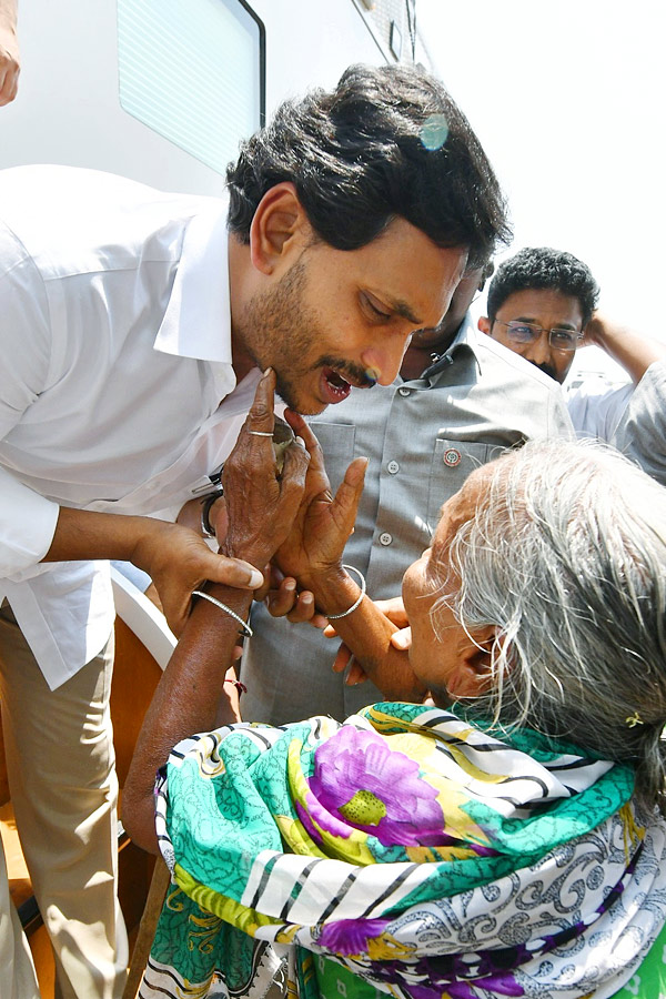 CM YS Jagan Memantha Siddham Bus Yatra in Prakasam District Photos - Sakshi2