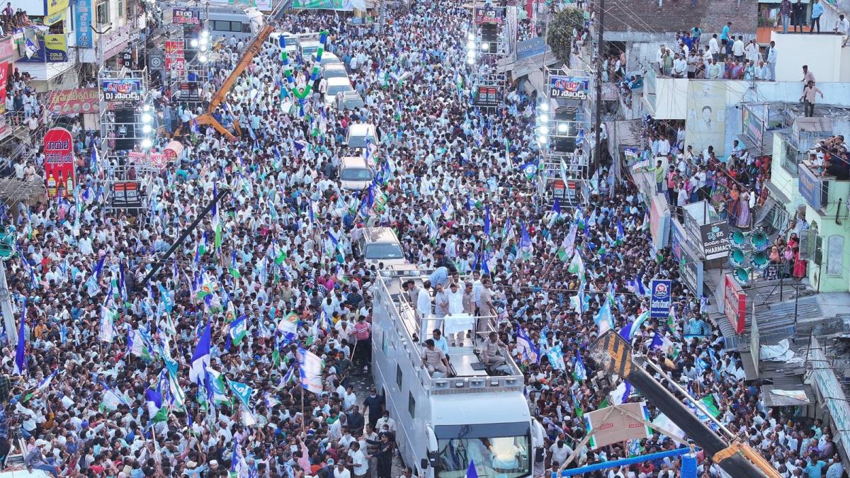 CM YS Jagan Memantha Siddham Bus Yatra At Vinukonda Photos - Sakshi7