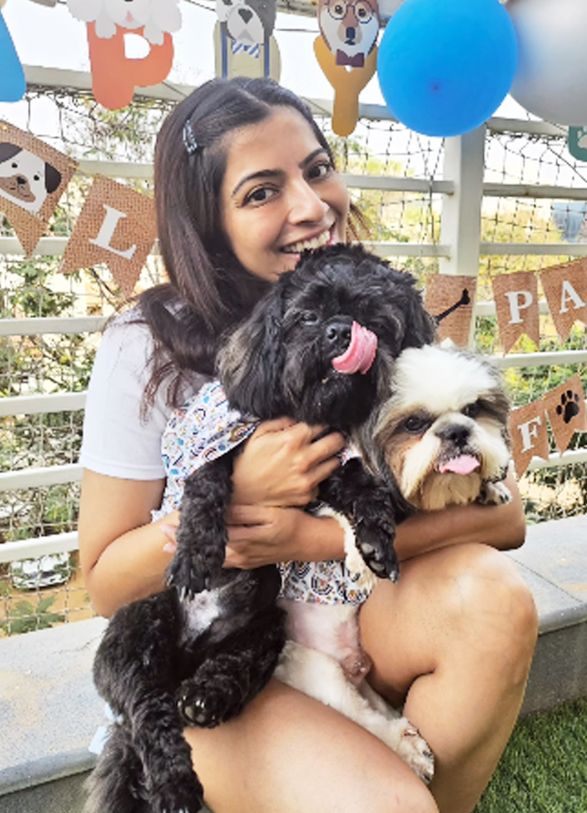 Varalaxmi Sarathkumar Celebrates Pets Birthday With Boyfriend  - Sakshi11