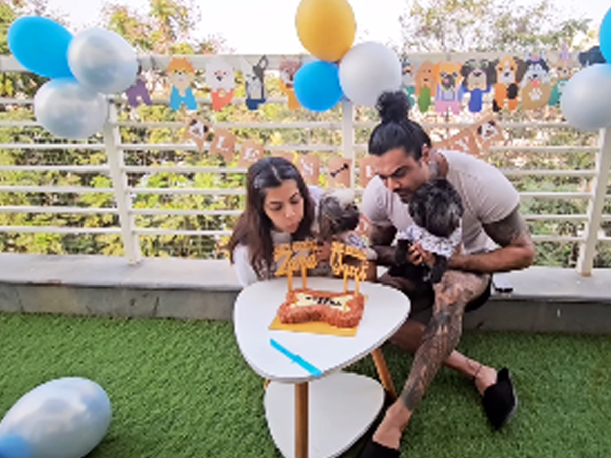 Varalaxmi Sarathkumar Celebrates Pets Birthday With Boyfriend  - Sakshi8