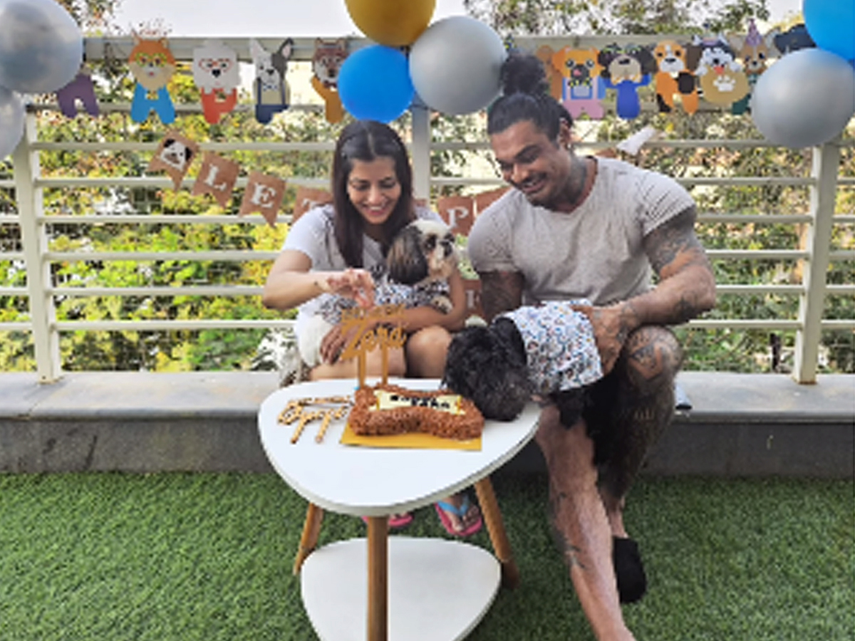 Varalaxmi Sarathkumar Celebrates Pets Birthday With Boyfriend  - Sakshi9