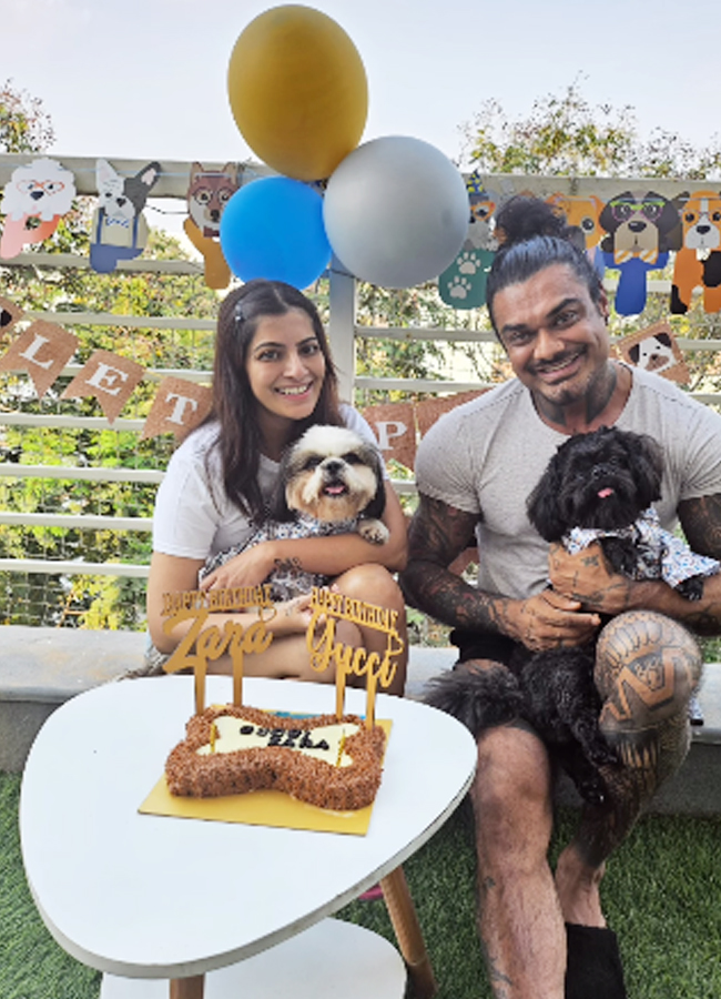 Varalaxmi Sarathkumar Celebrates Pets Birthday With Boyfriend  - Sakshi10