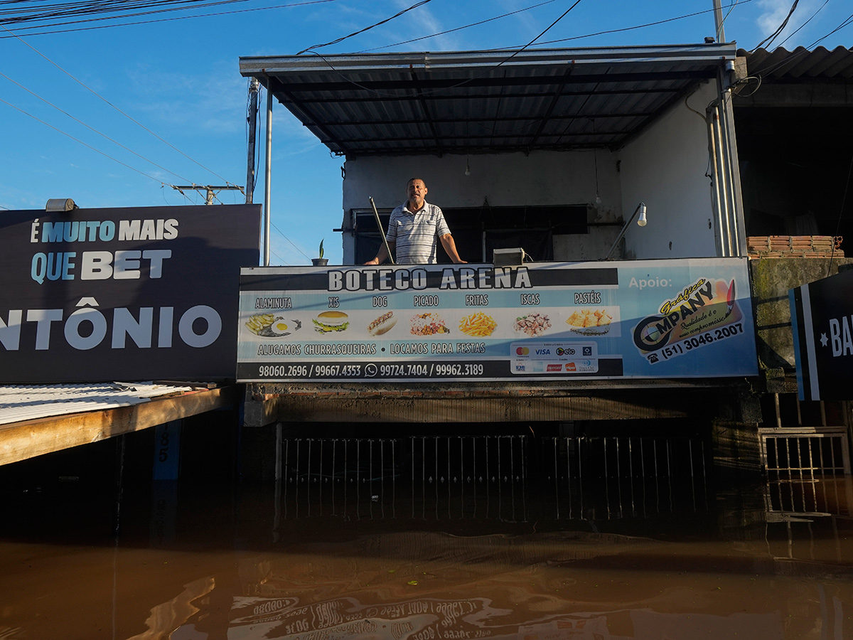 Brazil floods: Hundreds of Rio Grande do Sul towns under water photos10