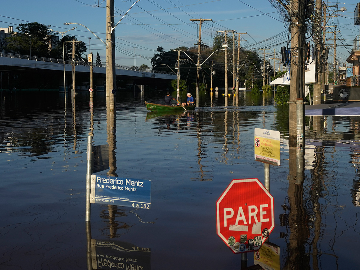 Brazil floods: Hundreds of Rio Grande do Sul towns under water photos17